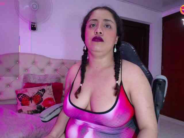 cristal-horny19