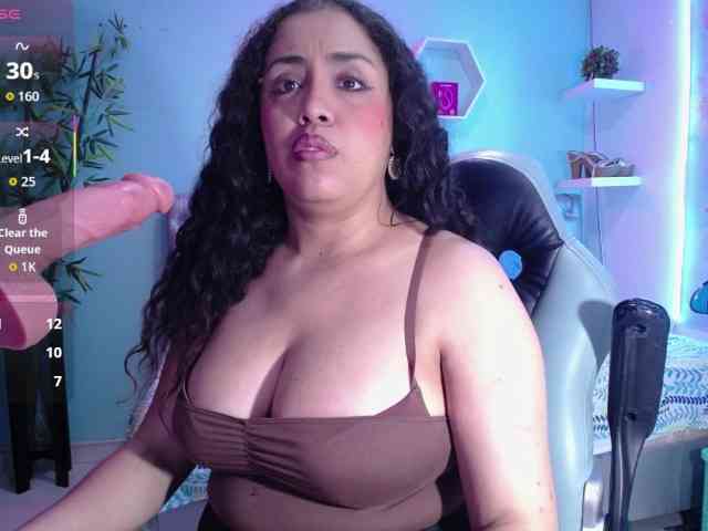 cristal-horny19