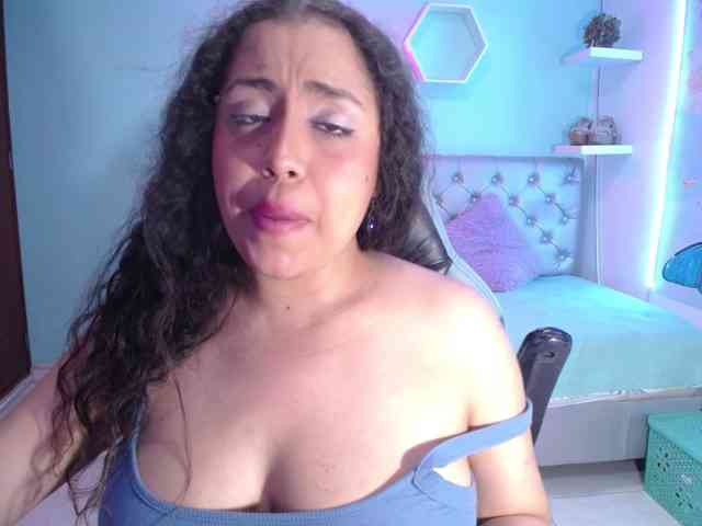 cristal-horny19