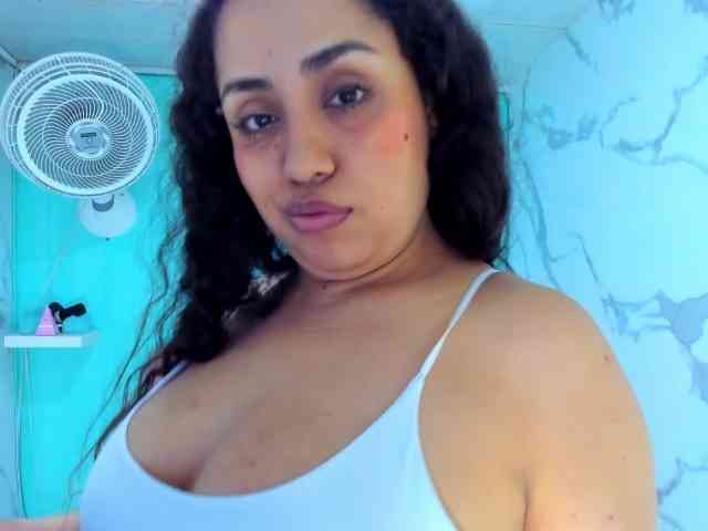 cristal-horny19