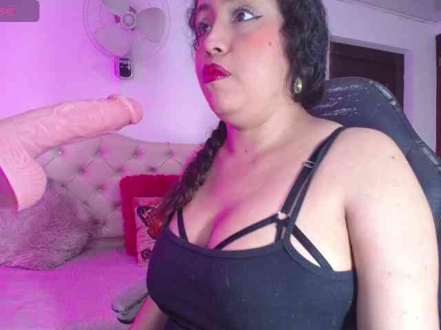 cristal-horny19