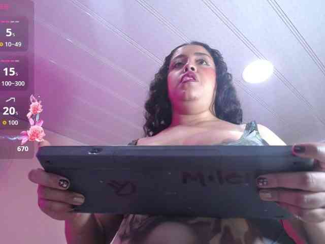 cristal-horny19