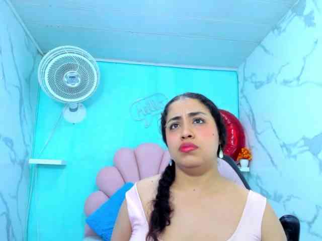 cristal-horny19