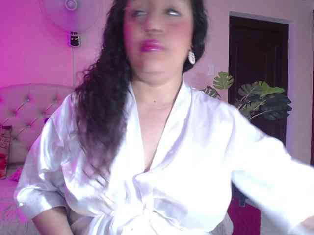 cristal-horny19 webcam