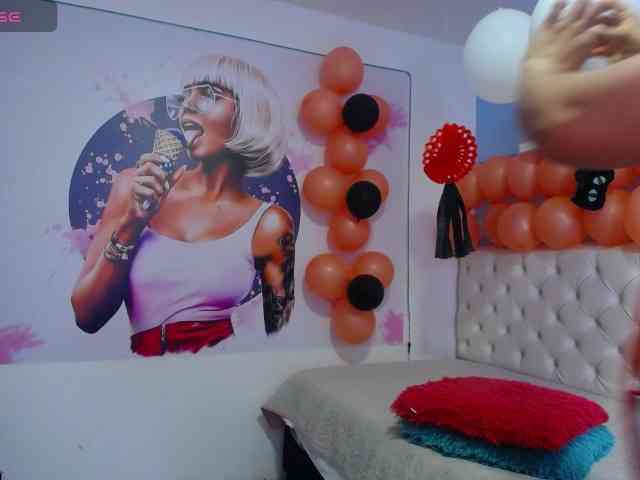cristal-horny19
