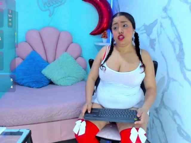 cristal-horny19