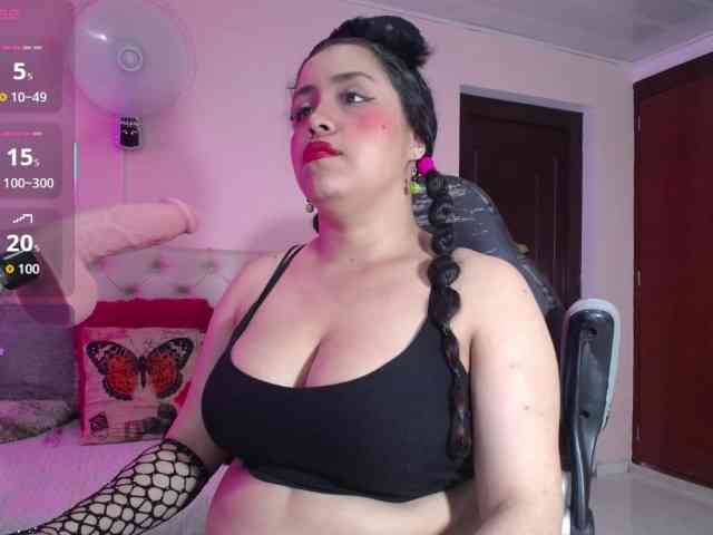 cristal-horny19