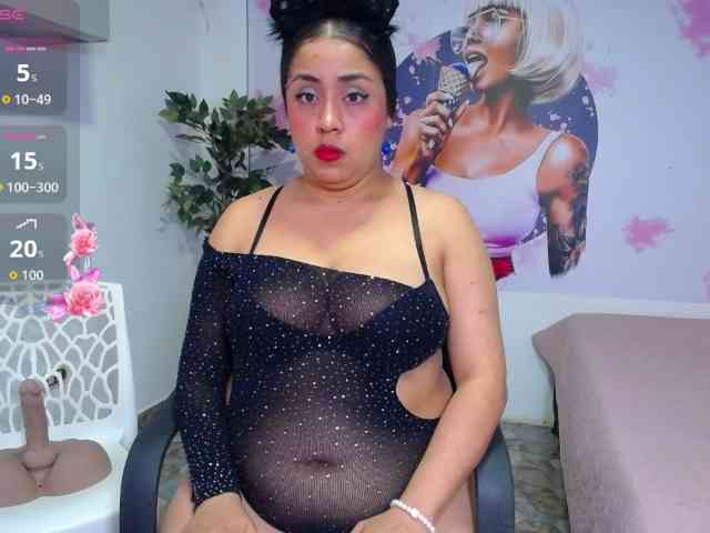 cristal-horny19