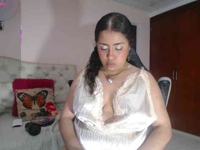 cristal-horny19
