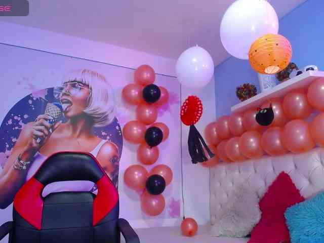 cristal-horny19