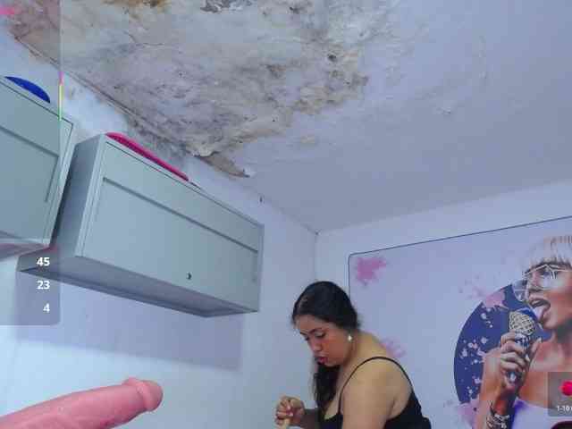 cristal-horny19