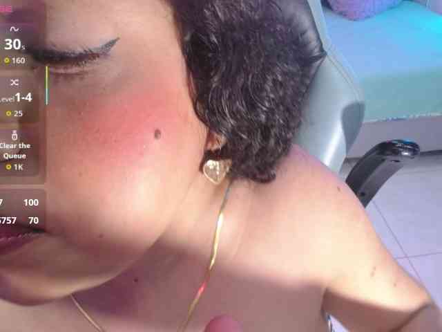 cristal-horny19