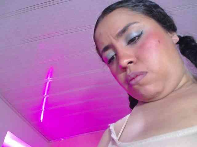 cristal-horny19