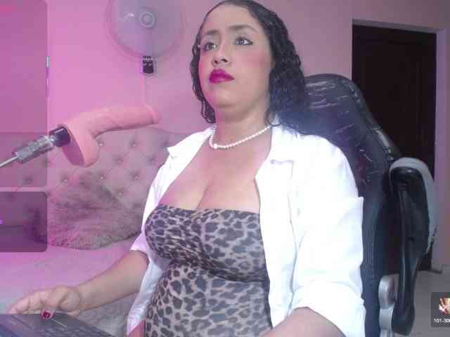 cristal-horny19