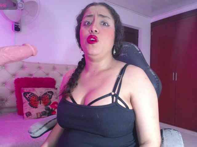 cristal-horny19