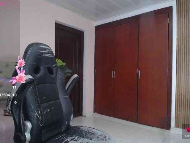 cristal-horny19 webcam