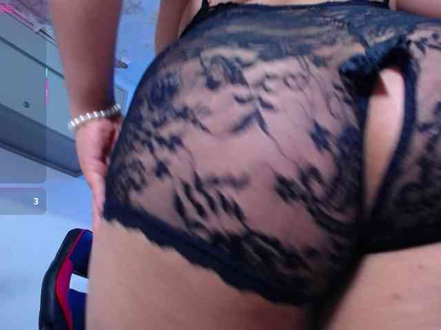 cristal-horny19