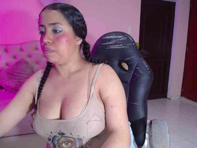 cristal-horny19