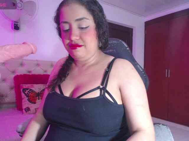 cristal-horny19