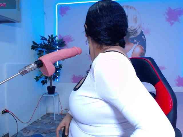 cristal-horny19