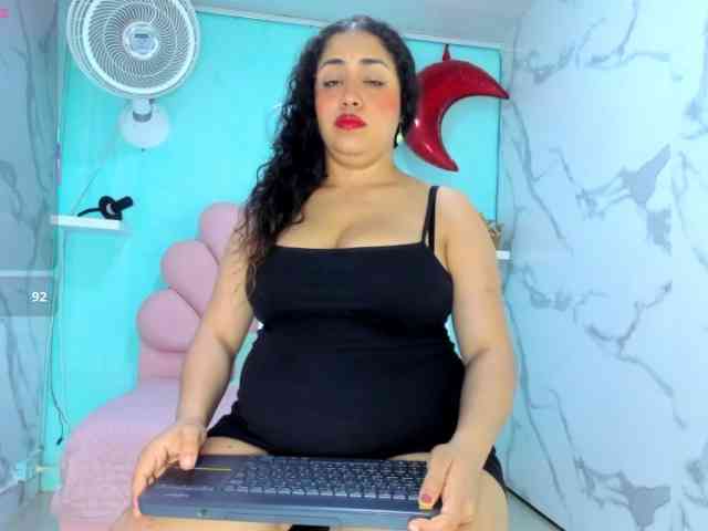 cristal-horny19
