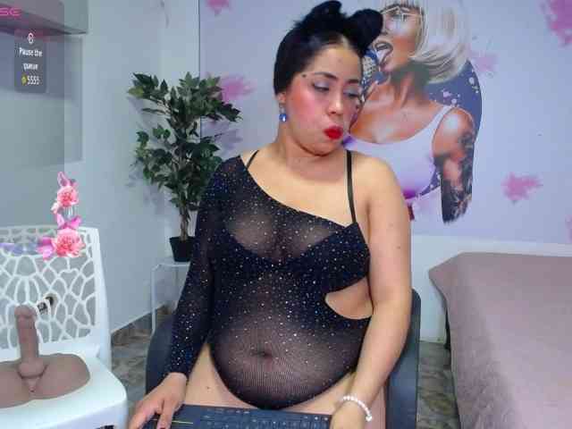 cristal-horny19