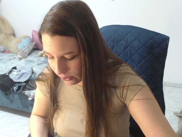 alexa-kiut live cam on BongaCams