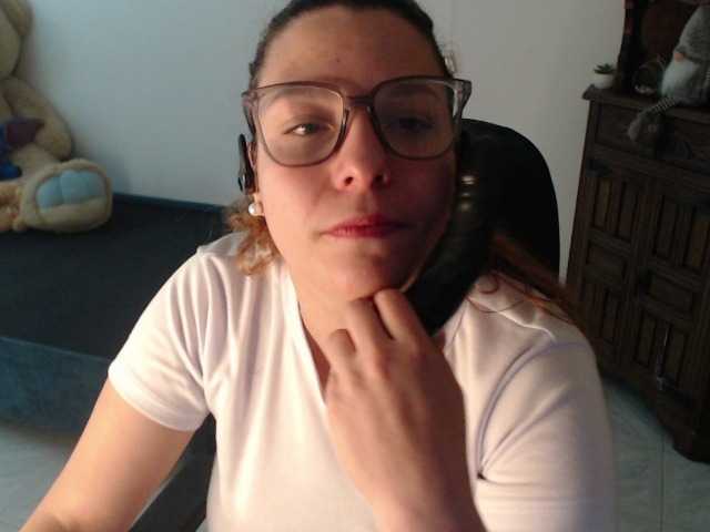 alexa-kiut live cam on BongaCams