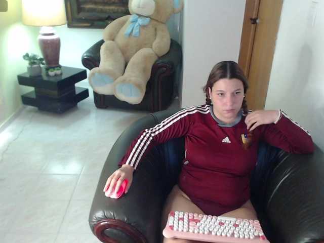 alexa-kiut live cam on BongaCams
