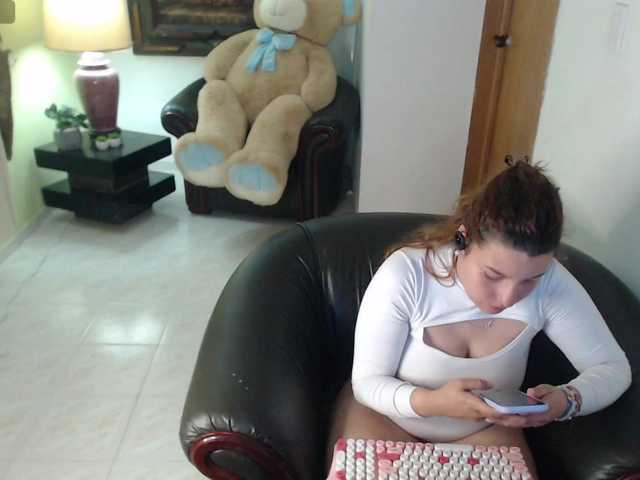 alexa-kiut live cam on BongaCams