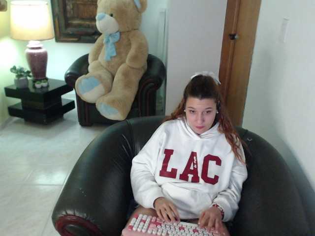 alexa-kiut live cam on BongaCams