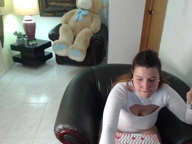 alexa-kiut live cam on BongaCams