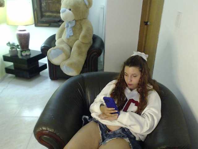 alexa-kiut live cam on BongaCams