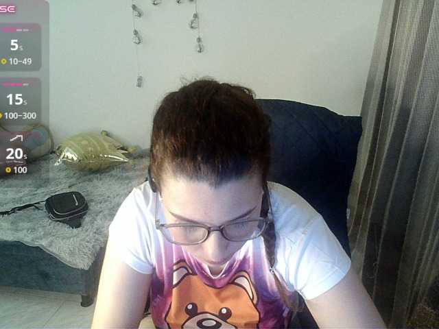 alexa-kiut live cam on BongaCams
