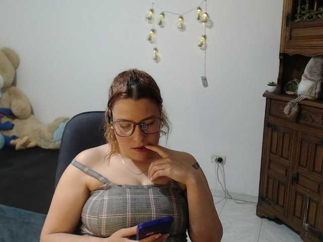 alexa-kiut live cam on BongaCams