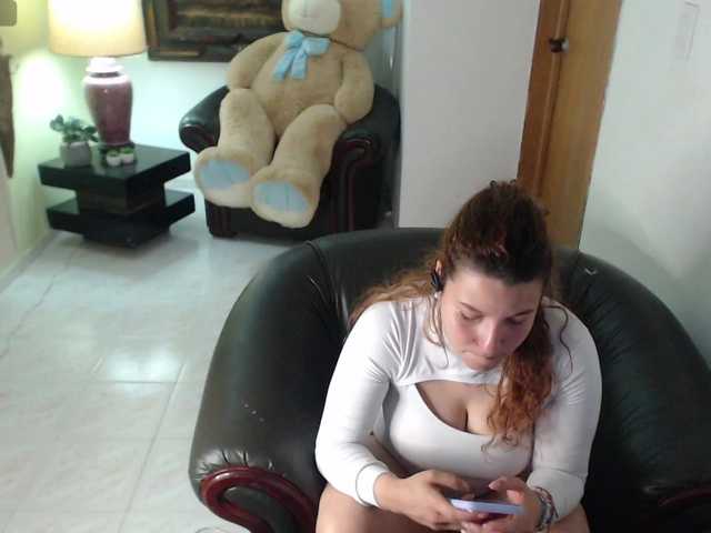 alexa-kiut live cam on BongaCams