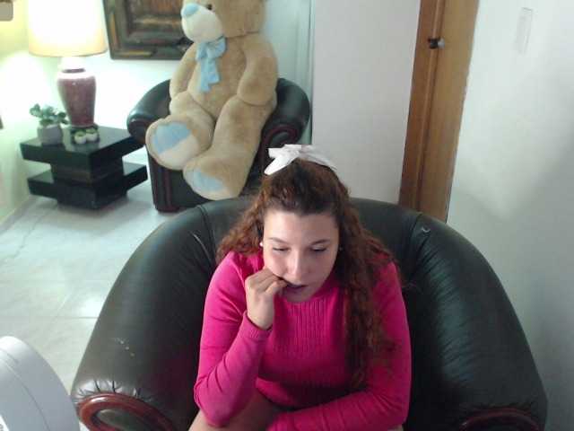 alexa-kiut live cam on BongaCams