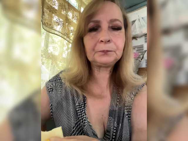 Alina1965 live cam on BongaCams
