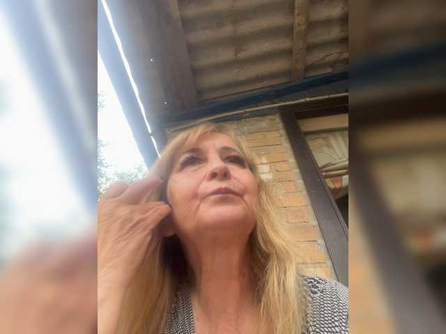 Alina1965 live cam on BongaCams