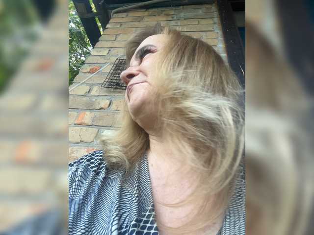 Alina1965 live cam on BongaCams