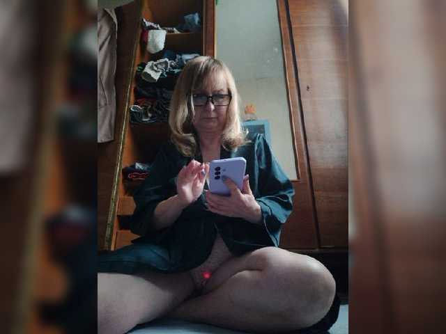 Alina1965's BongaCams show and profile