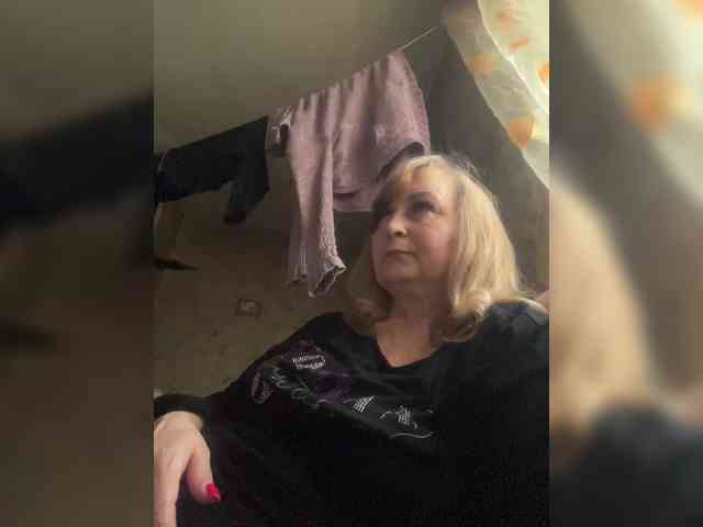 Ce modèle est en direct maintenant. Alina1965