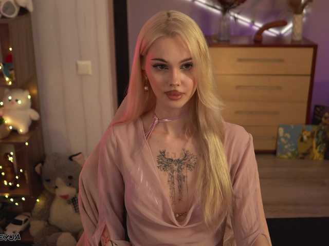 manifreyja live sex show