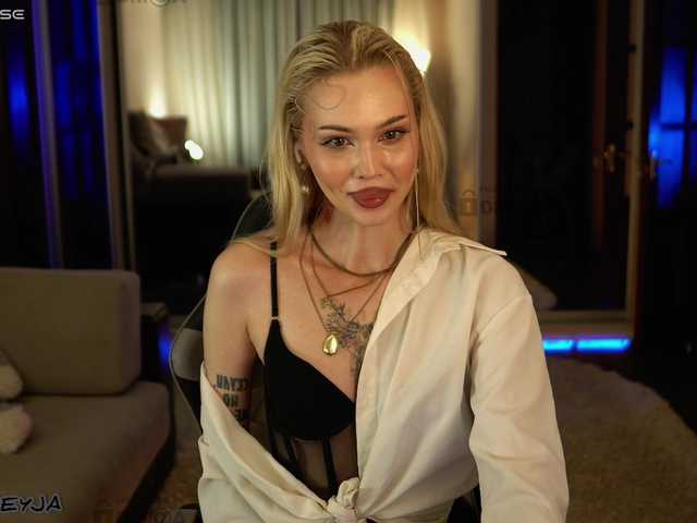 ManiFreyja live cam on BongaCams