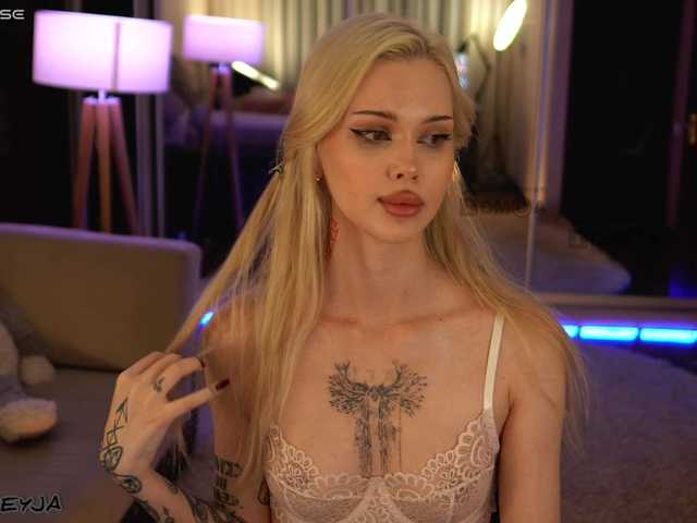 ManiFreyja live cam on BongaCams