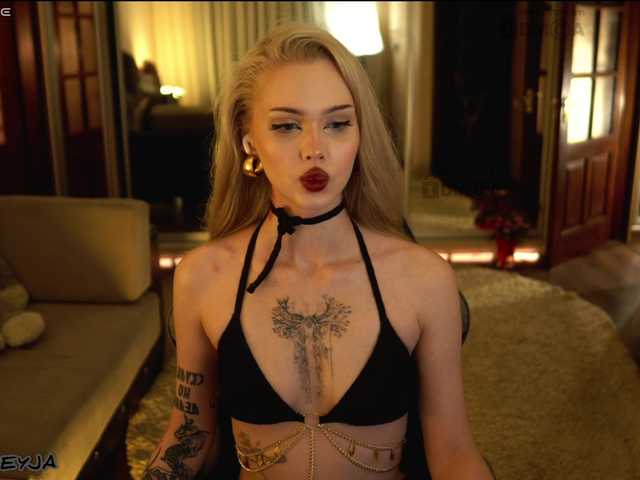 ManiFreyja live cam on BongaCams