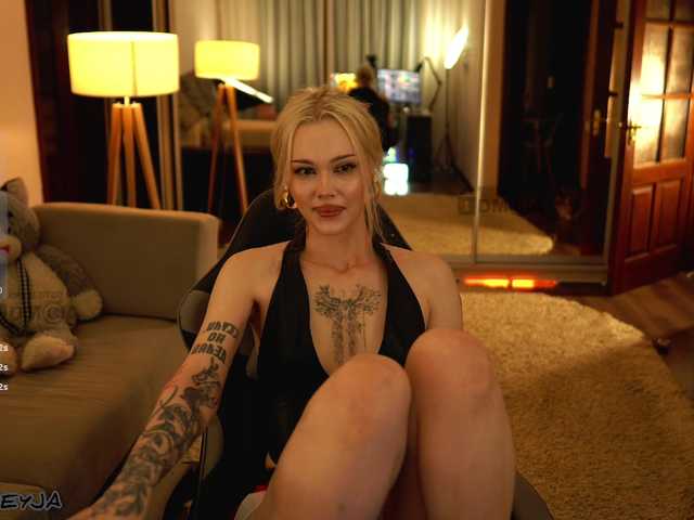 ManiFreyja live webcam show