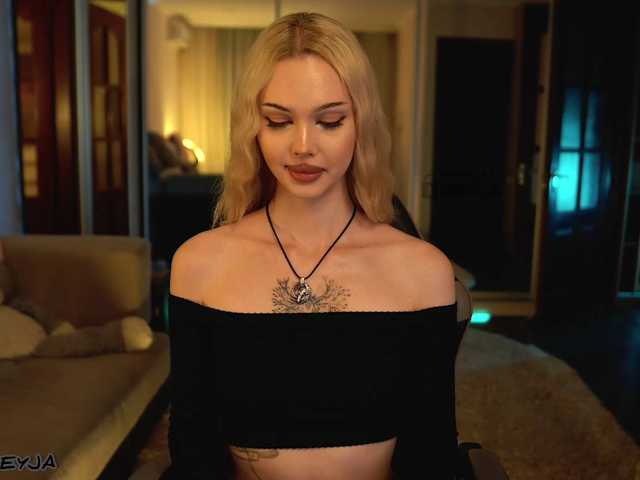 ManiFreyja live cam on BongaCams