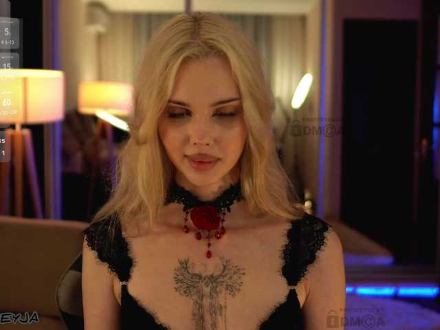ManiFreyja live webcam show