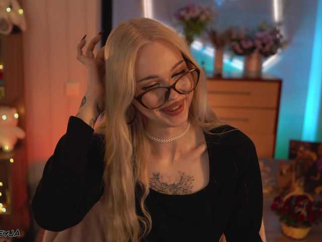 ManiFreyja's BongaCams show and profile